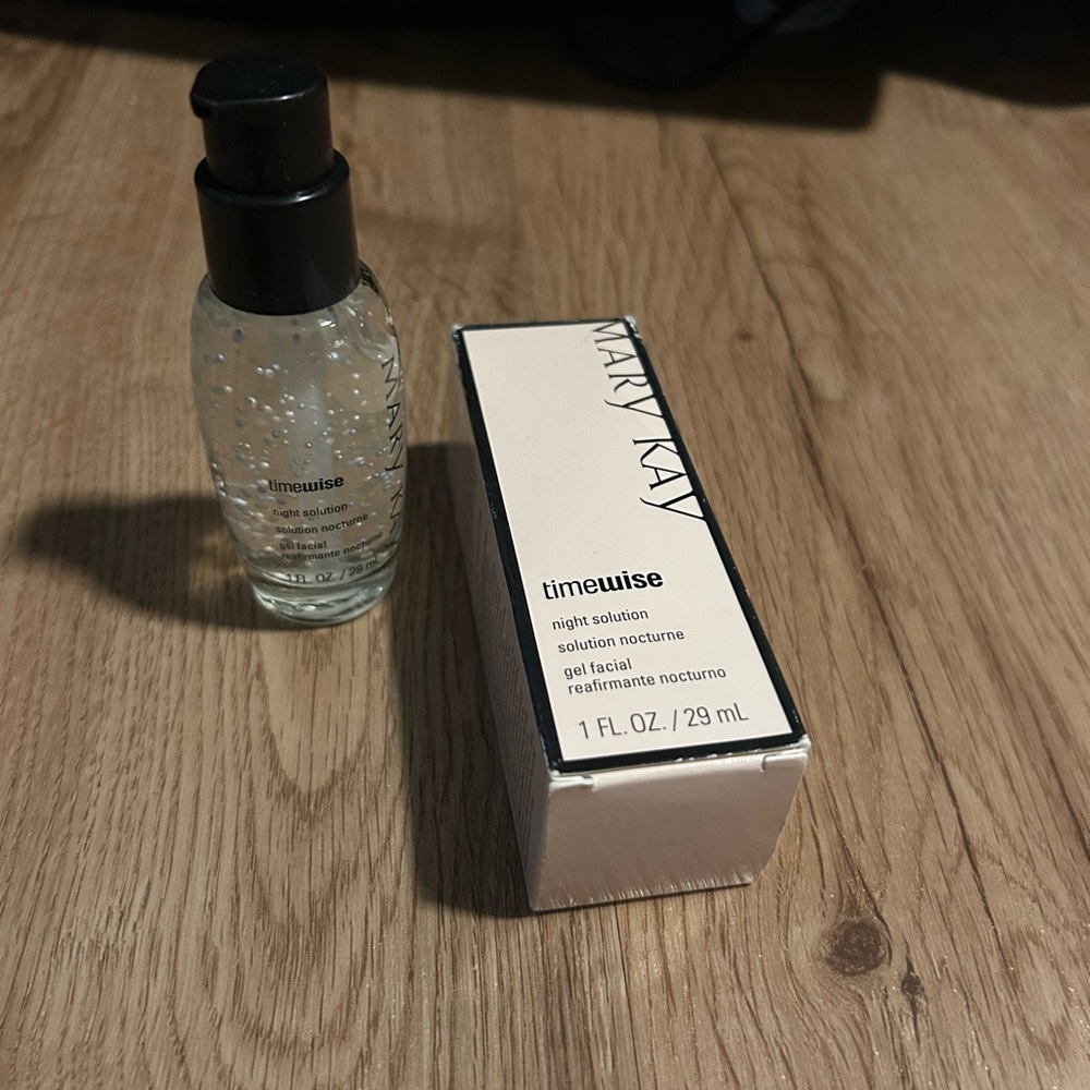 Mary Kay Timewise Night Solution with Black Cap and Clear Gel